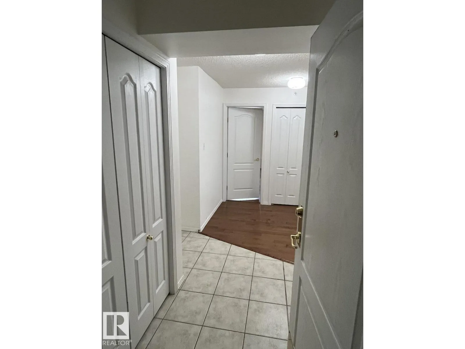 #402 8909 100 ST NW