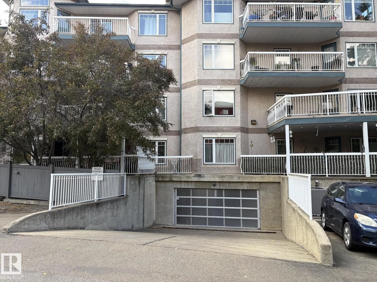 #402 8909 100 ST NW