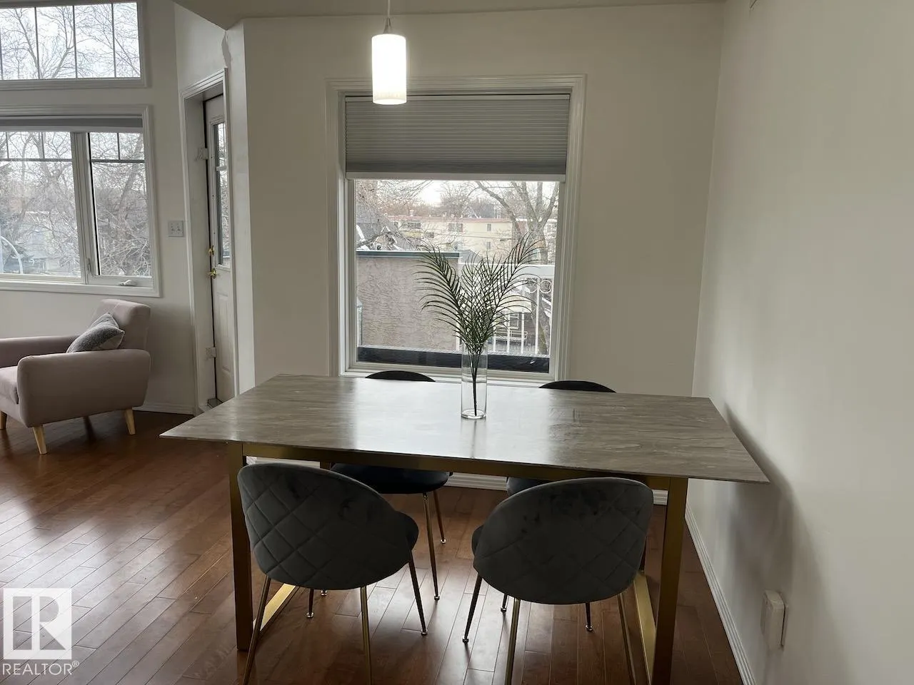 #402 8909 100 ST NW