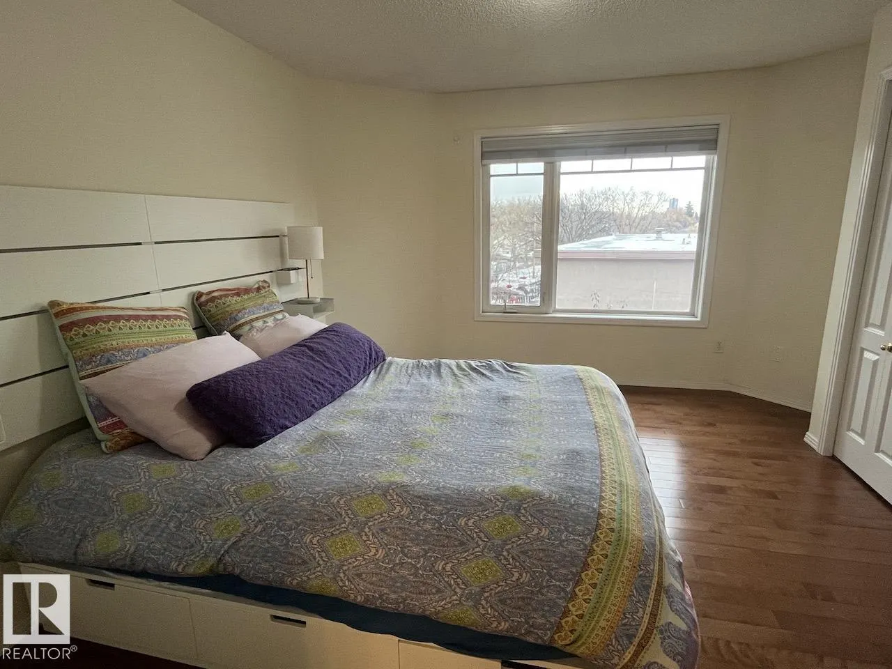 #402 8909 100 ST NW