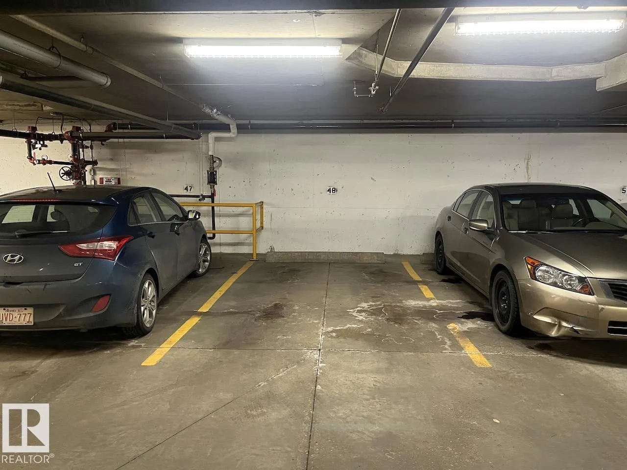 #402 8909 100 ST NW