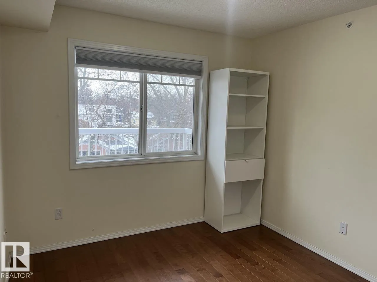 #402 8909 100 ST NW