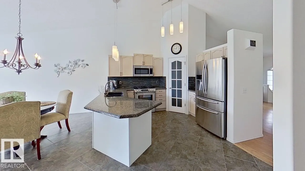3115 135 AV NW