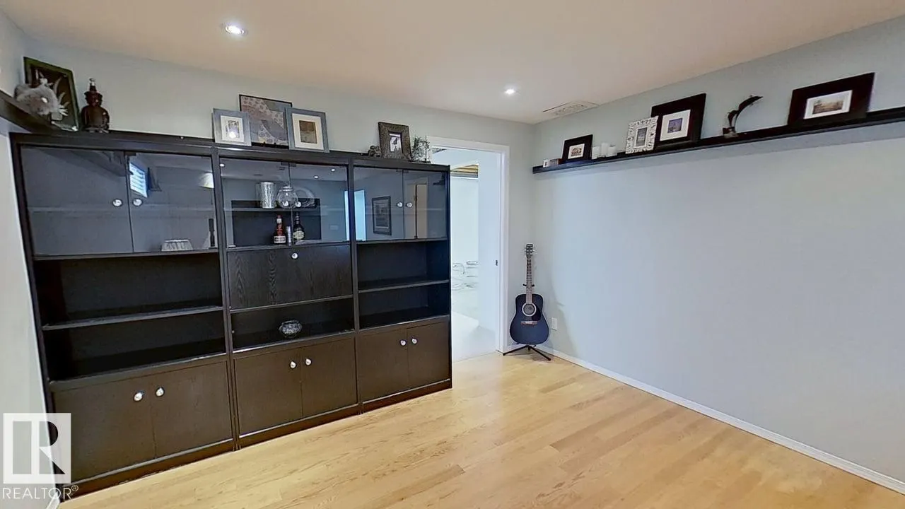 3115 135 AV NW
