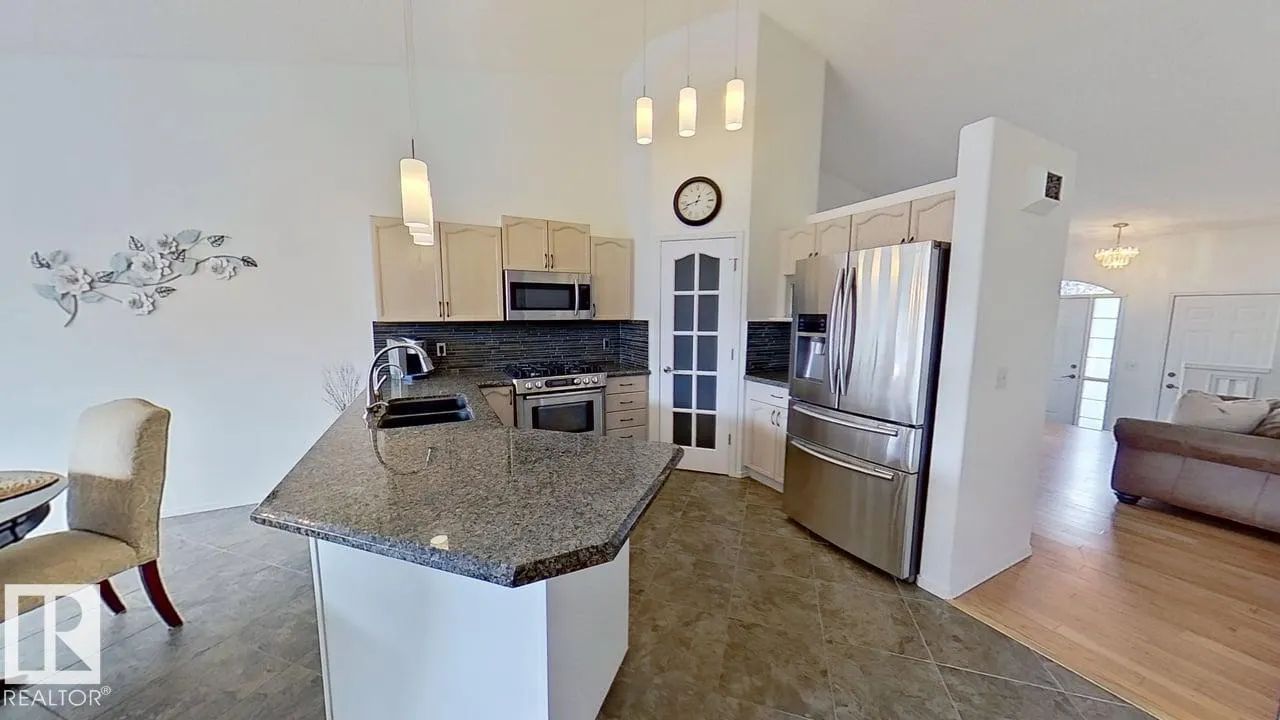 3115 135 AV NW