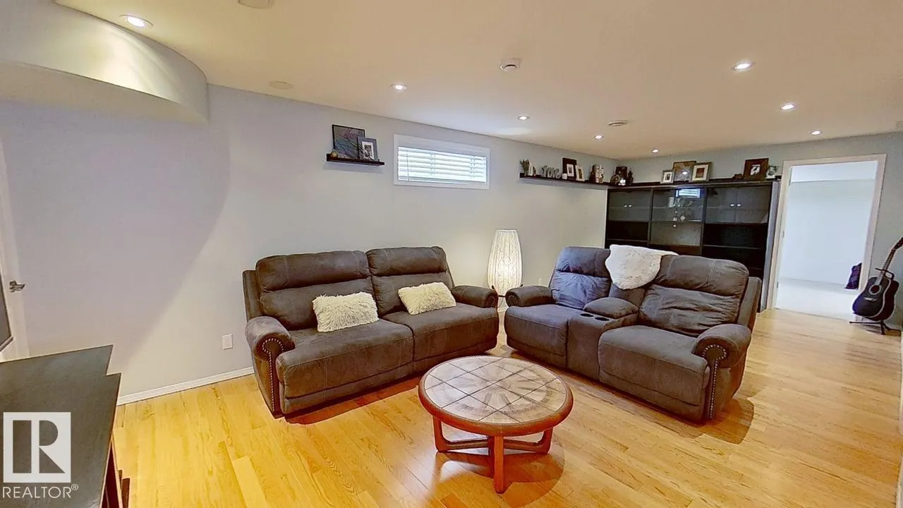 3115 135 AV NW