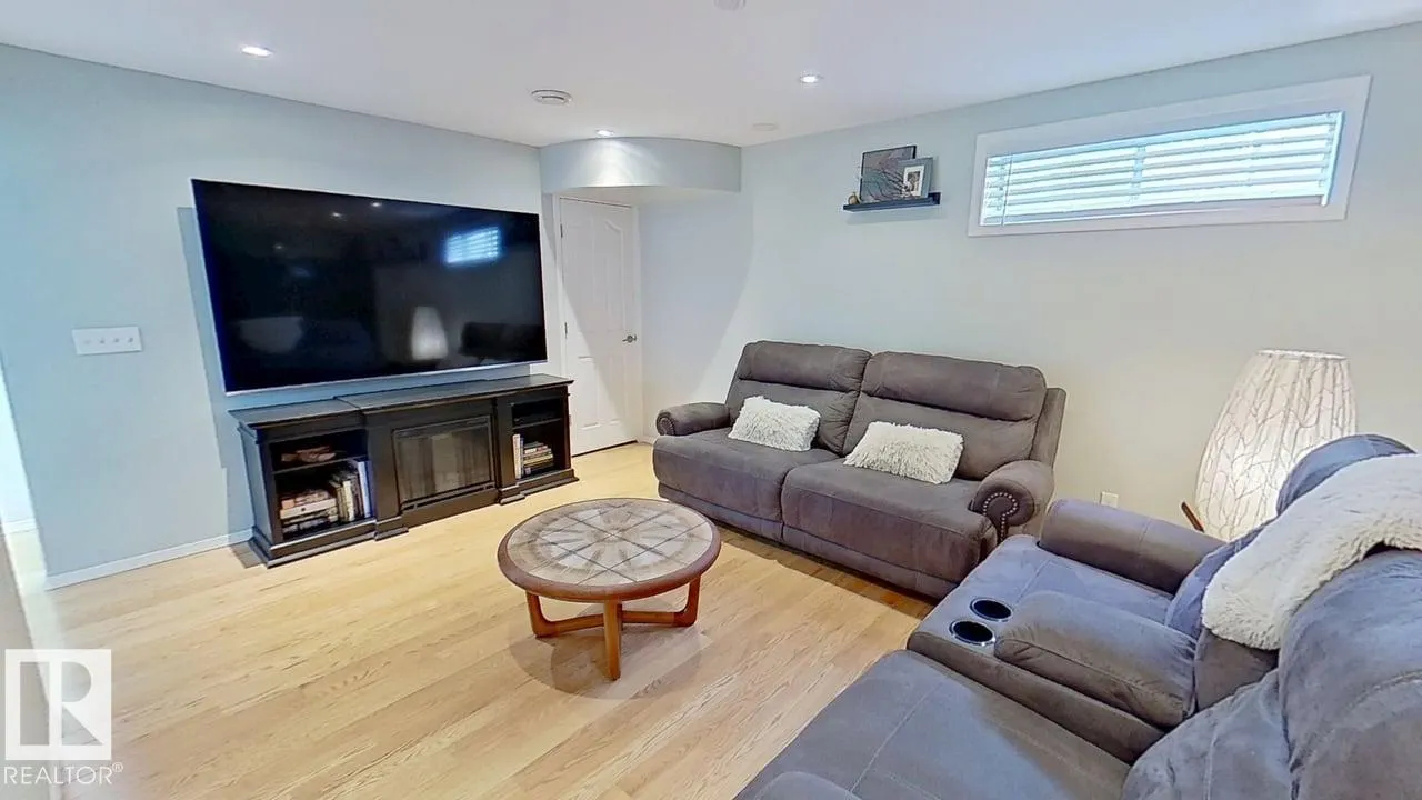 3115 135 AV NW