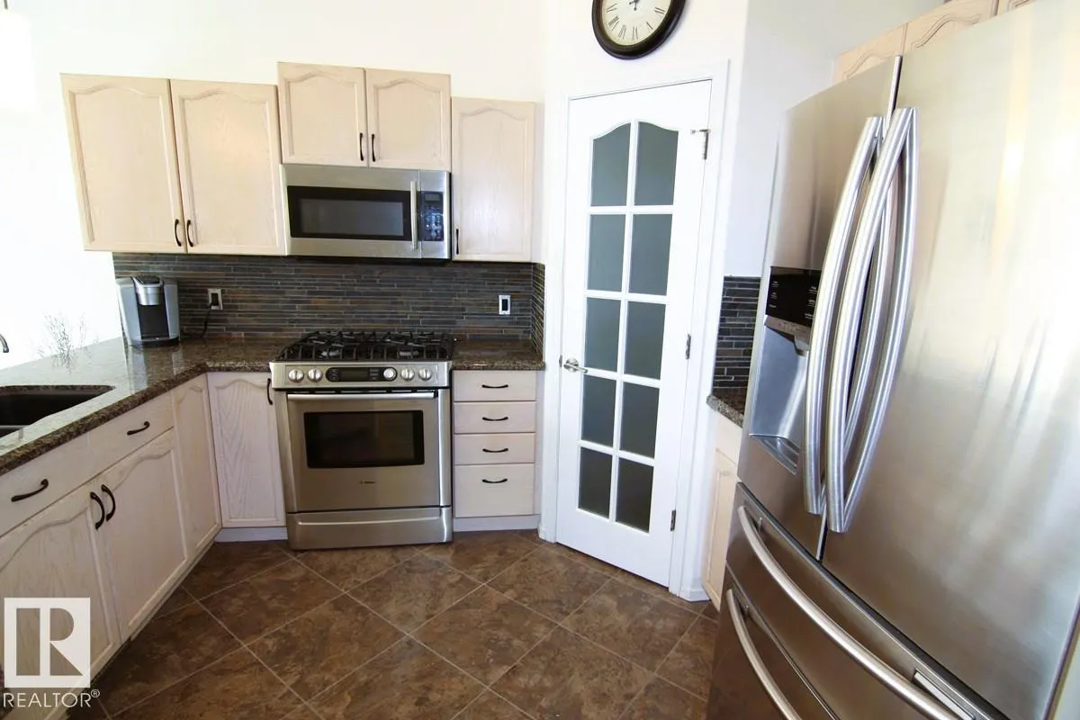 3115 135 AV NW