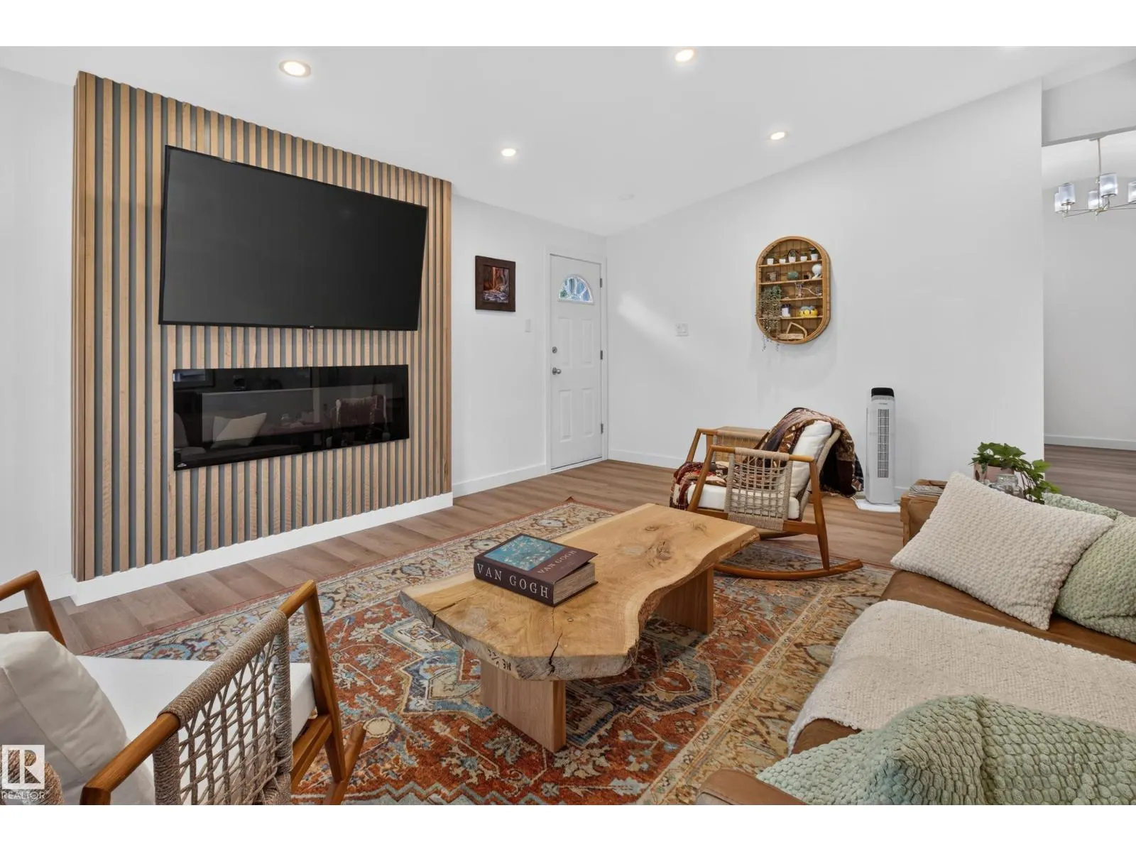 33 HAZEL ST