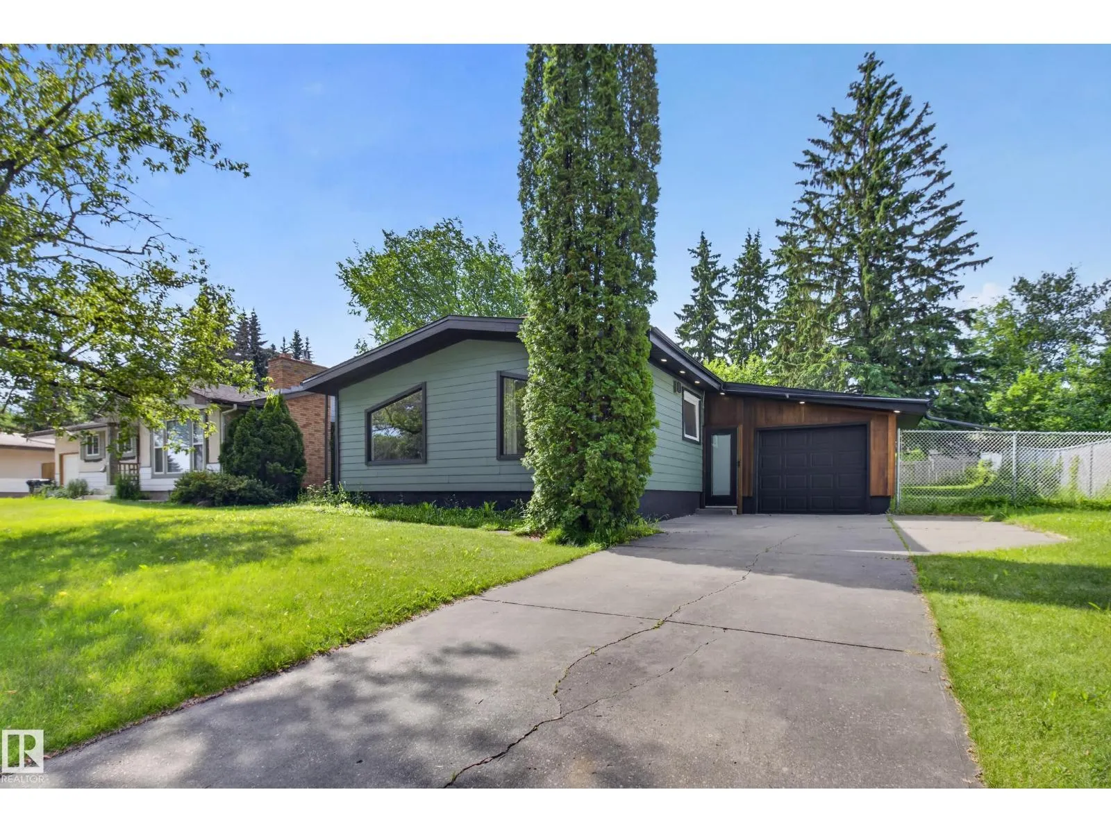 33 HAZEL ST