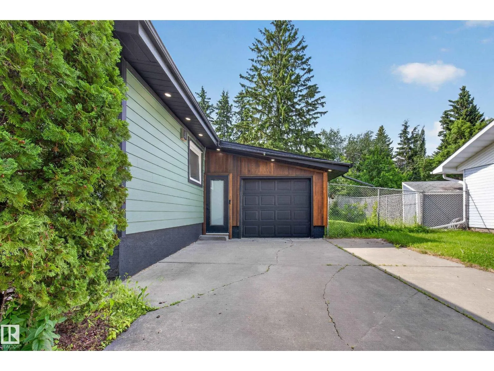 33 HAZEL ST