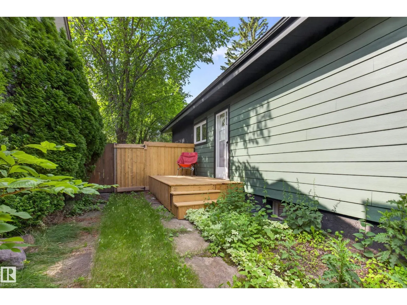 33 HAZEL ST