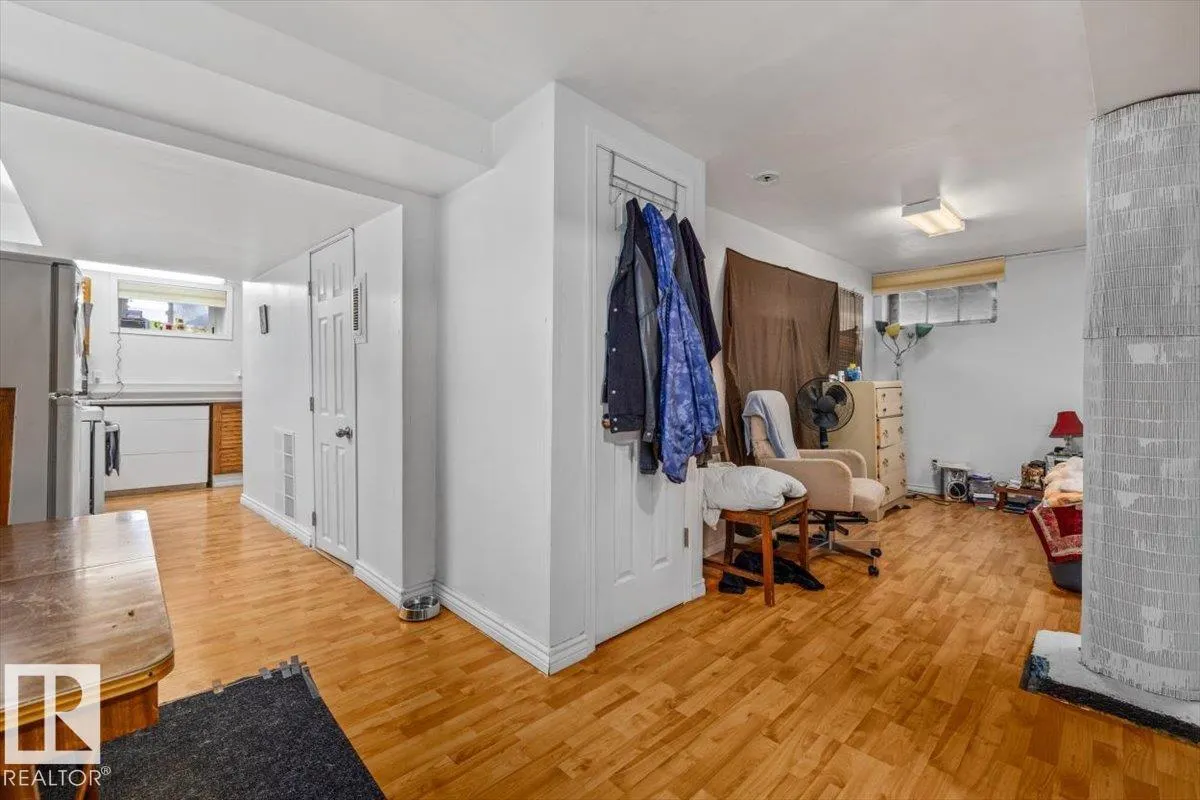 4648 113 AV NW