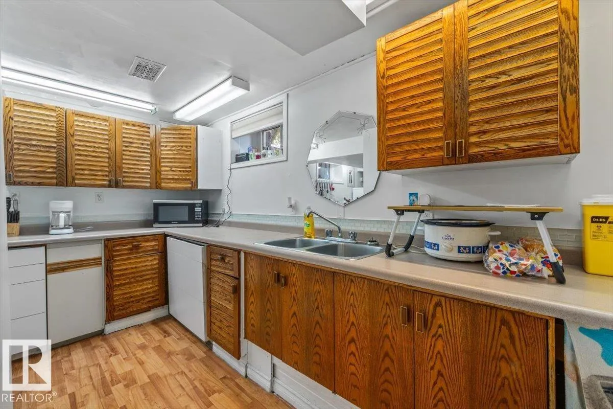 4648 113 AV NW