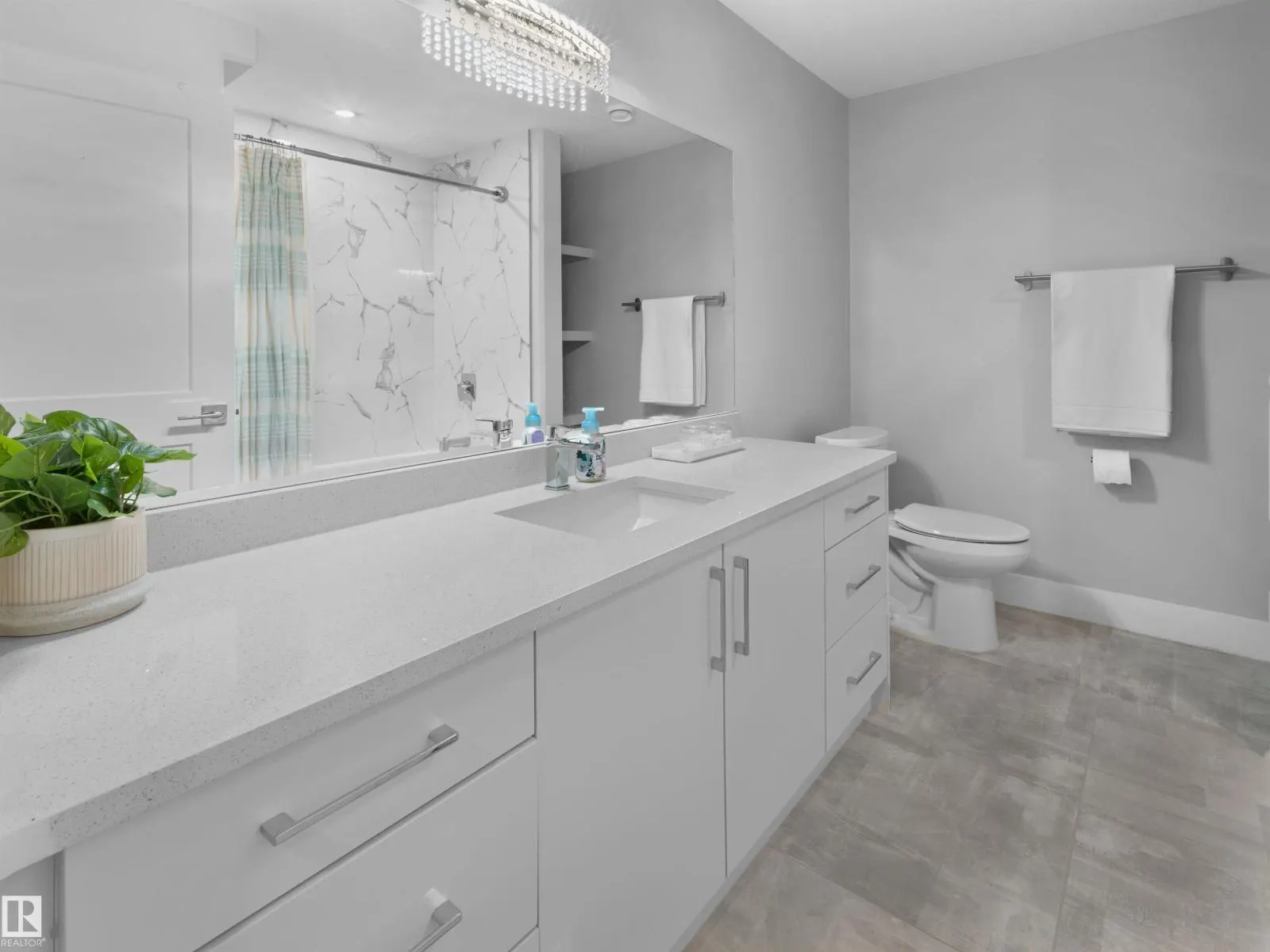10926 72 AV NW