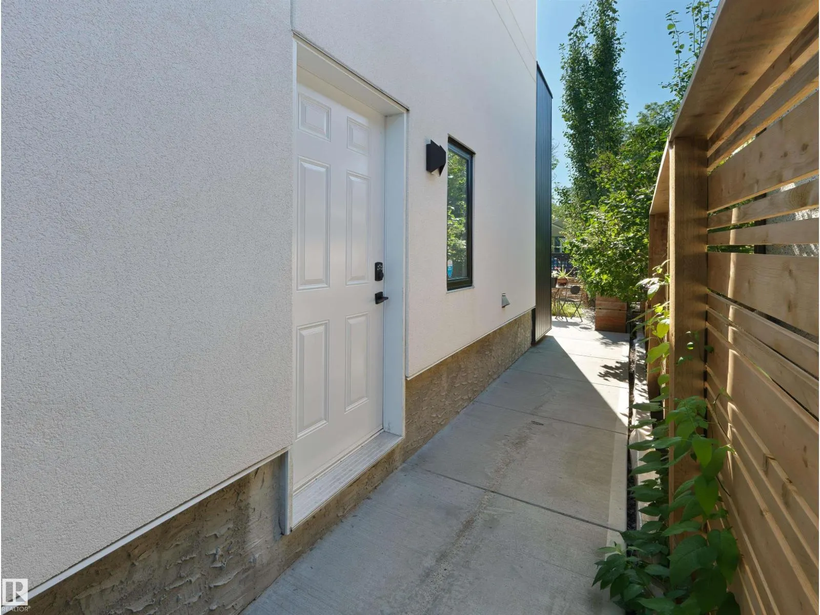 10926 72 AV NW