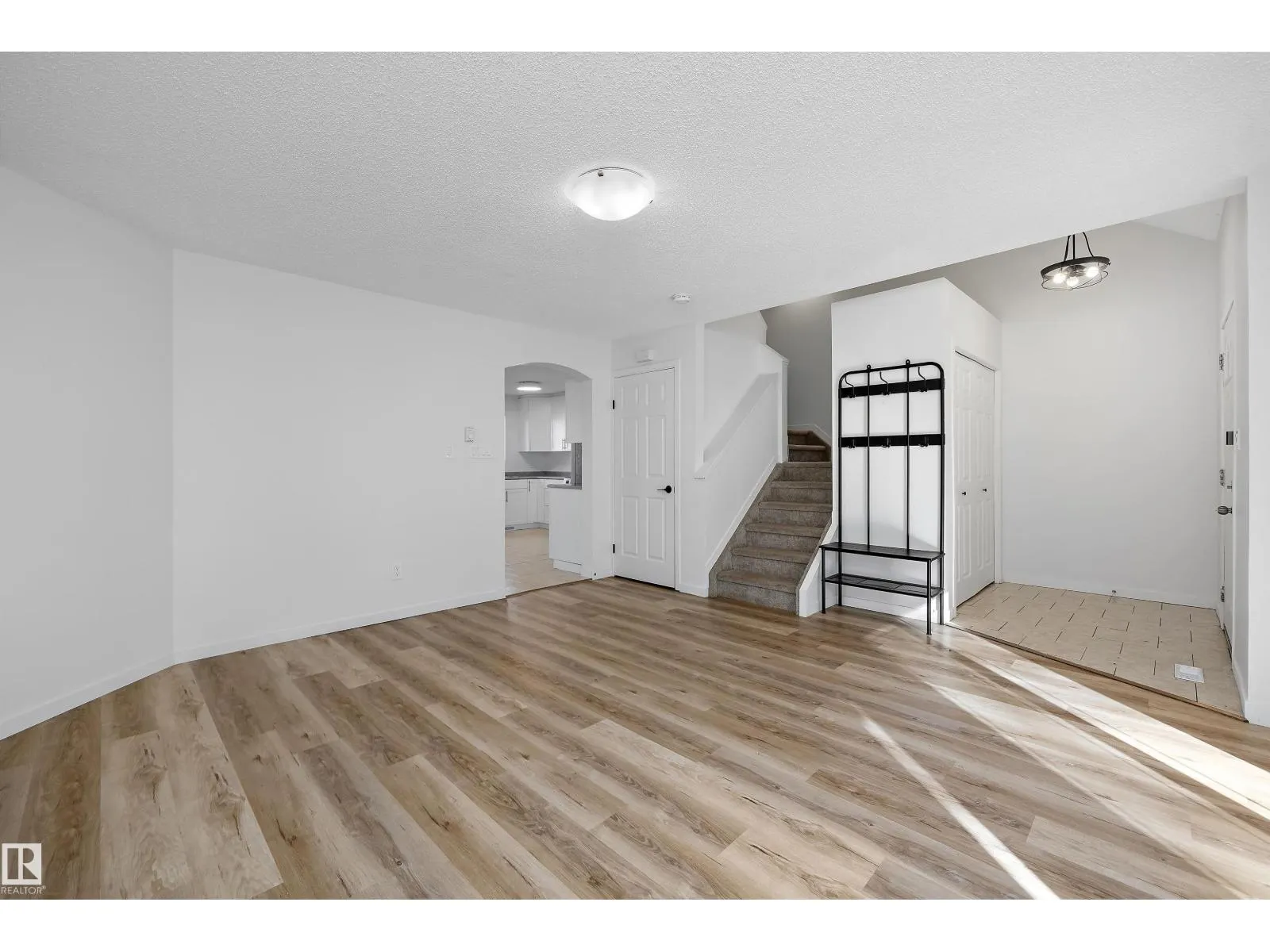 11822 47 ST NW