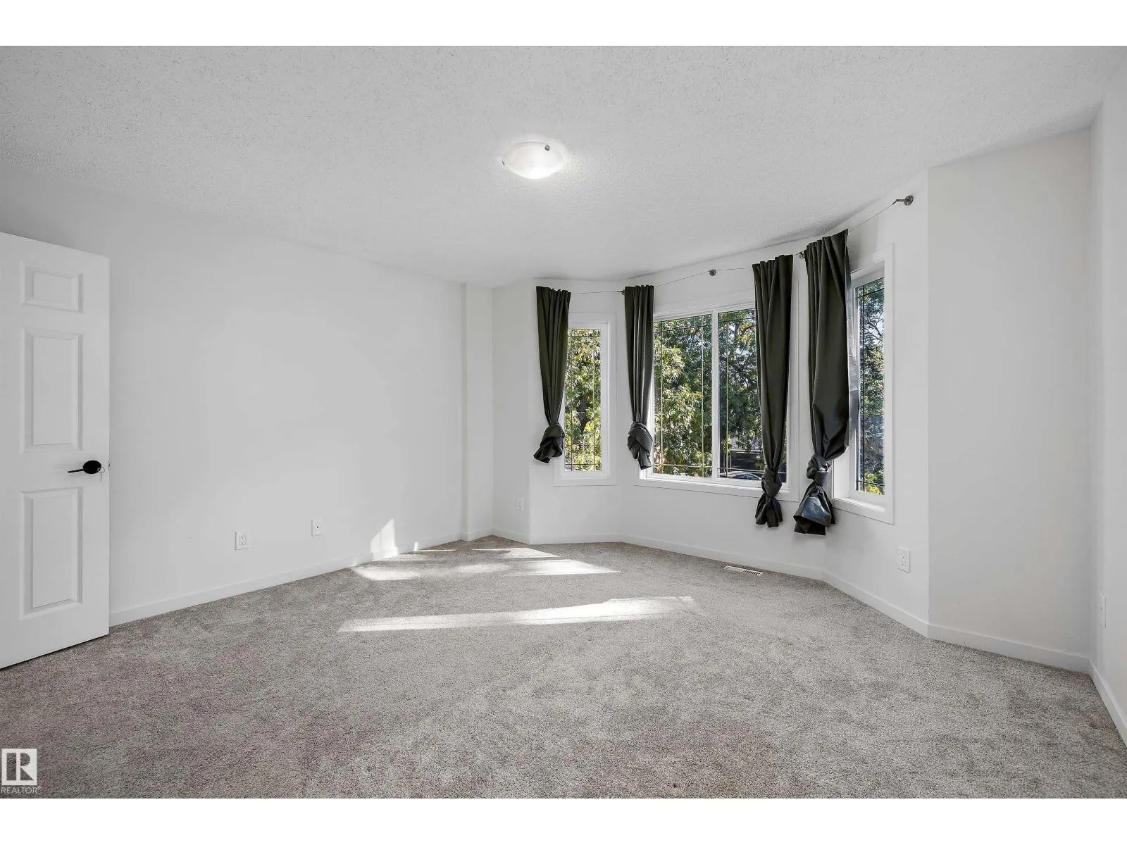 11822 47 ST NW