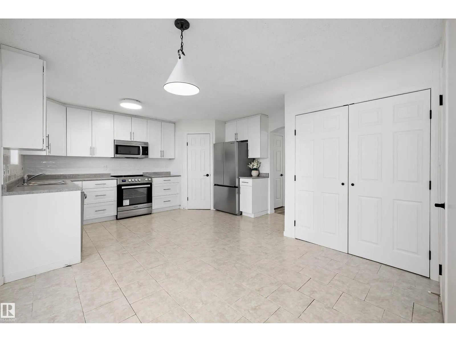 11822 47 ST NW