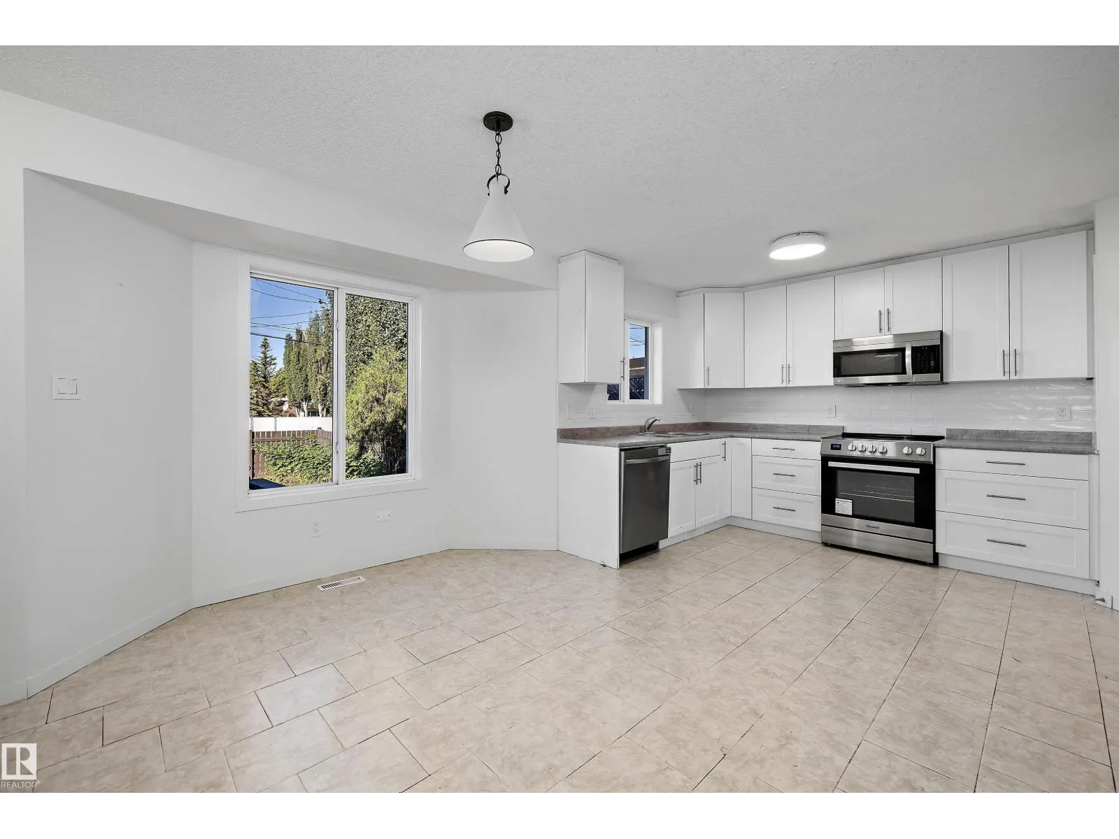 11822 47 ST NW