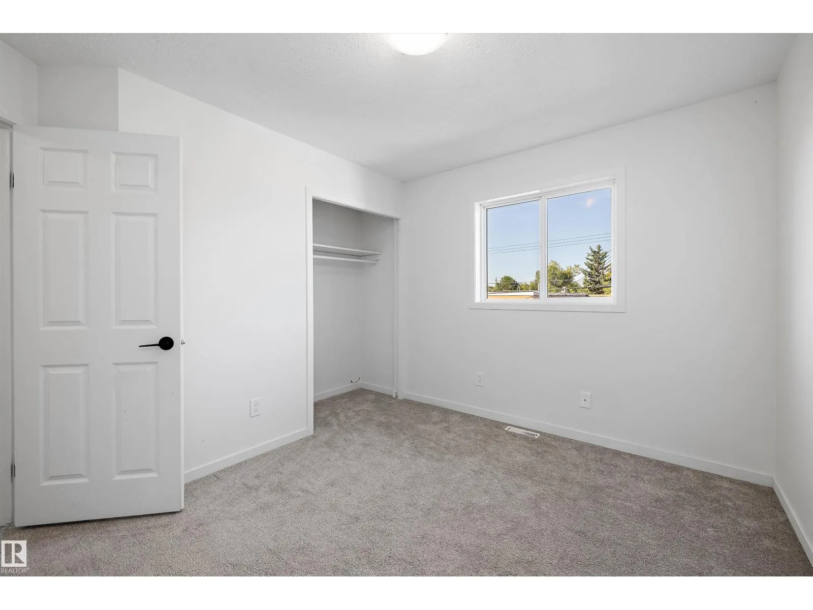 11822 47 ST NW