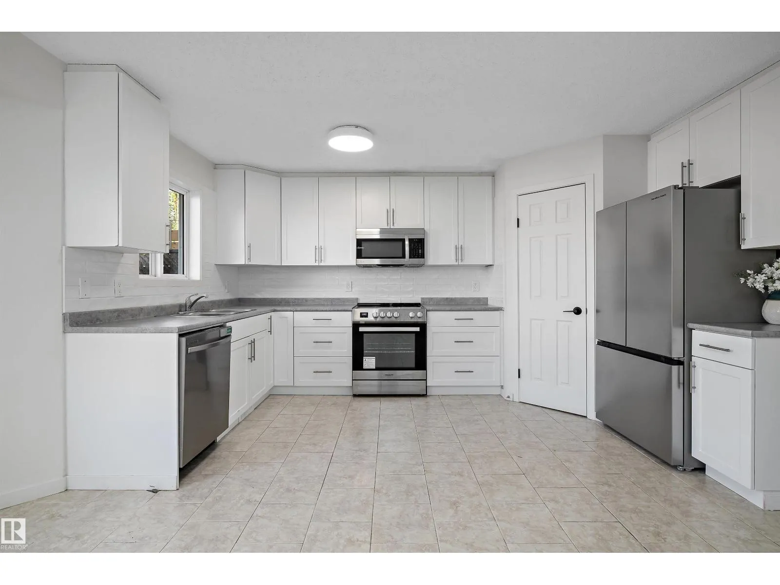 11822 47 ST NW