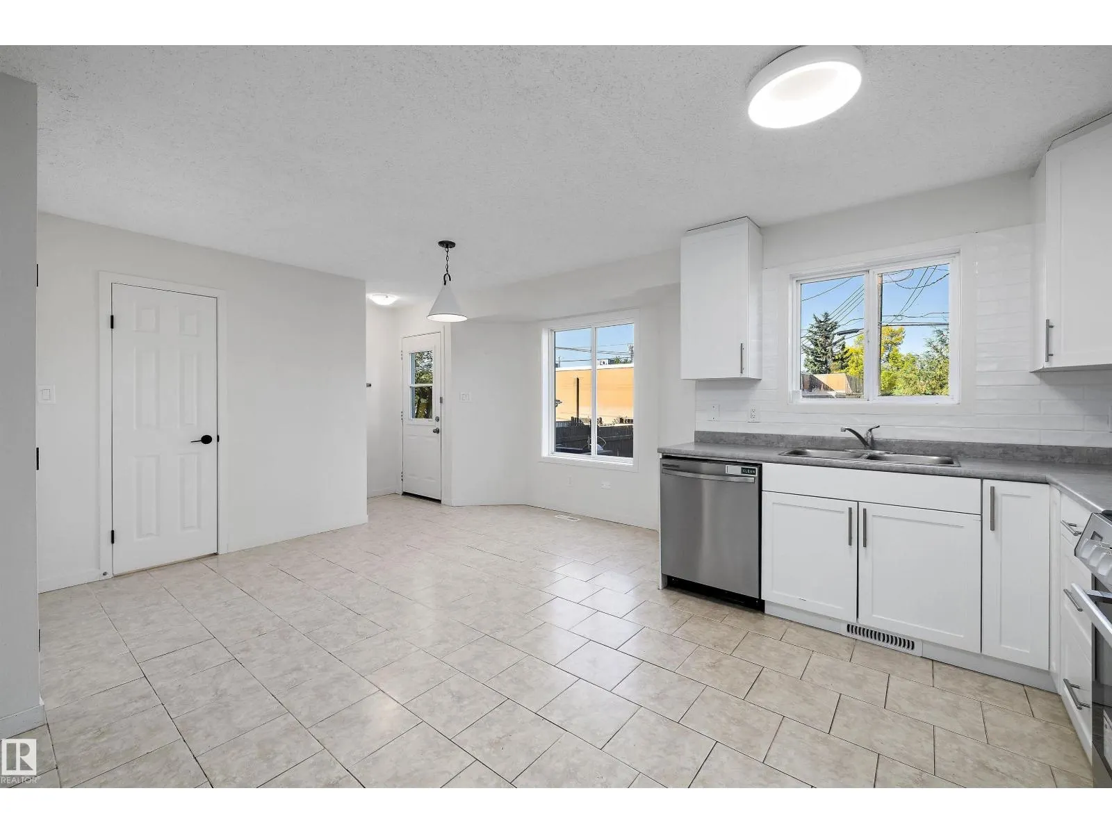 11822 47 ST NW