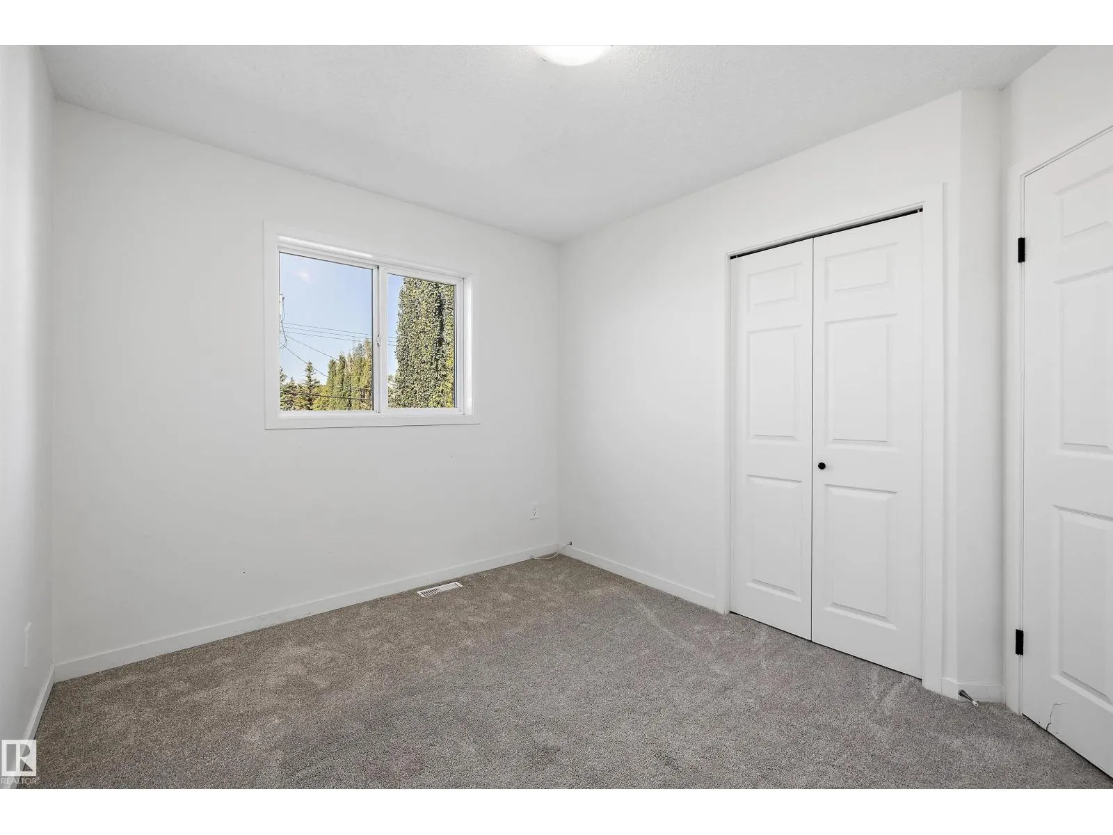 11822 47 ST NW