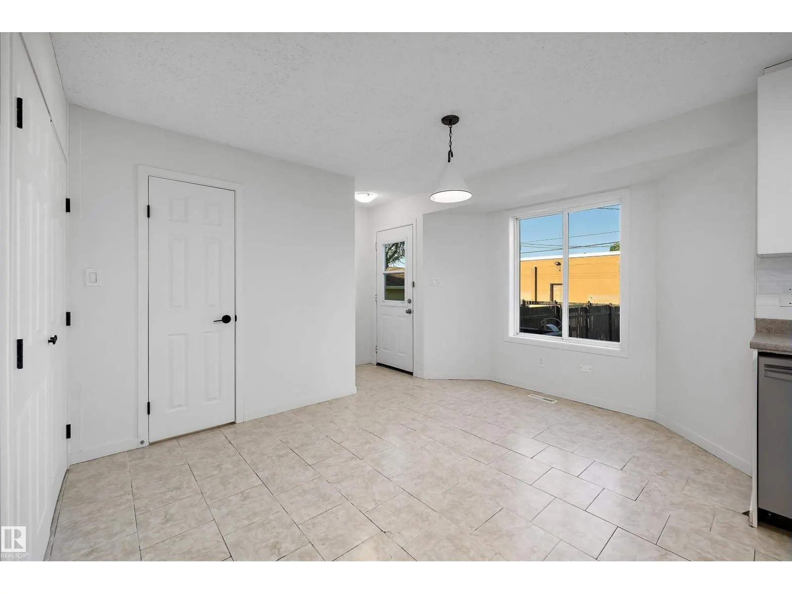 11822 47 ST NW