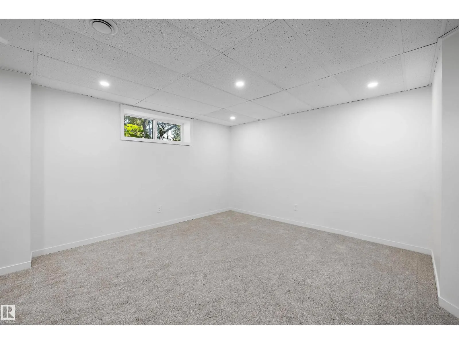 11822 47 ST NW