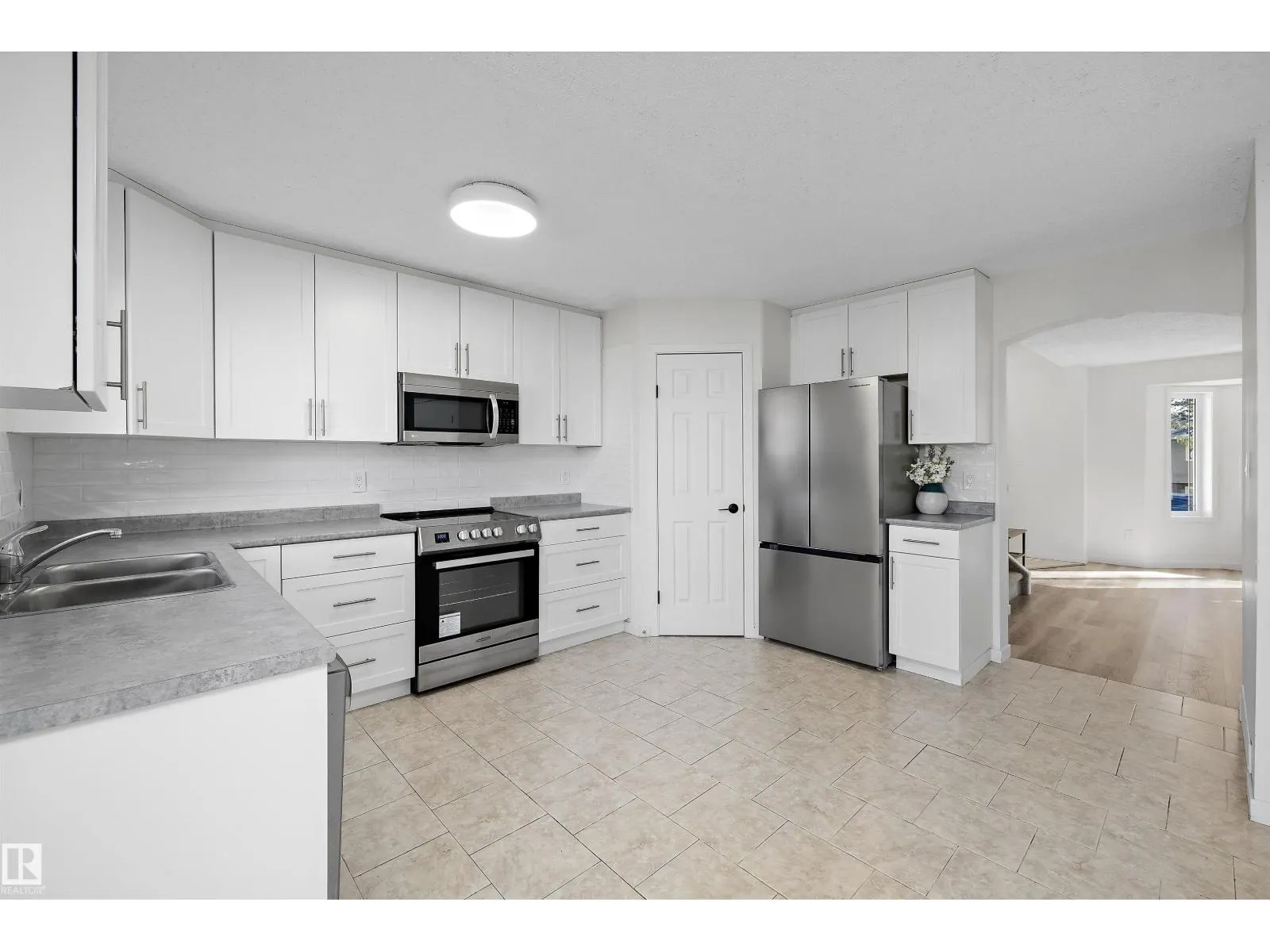 11822 47 ST NW