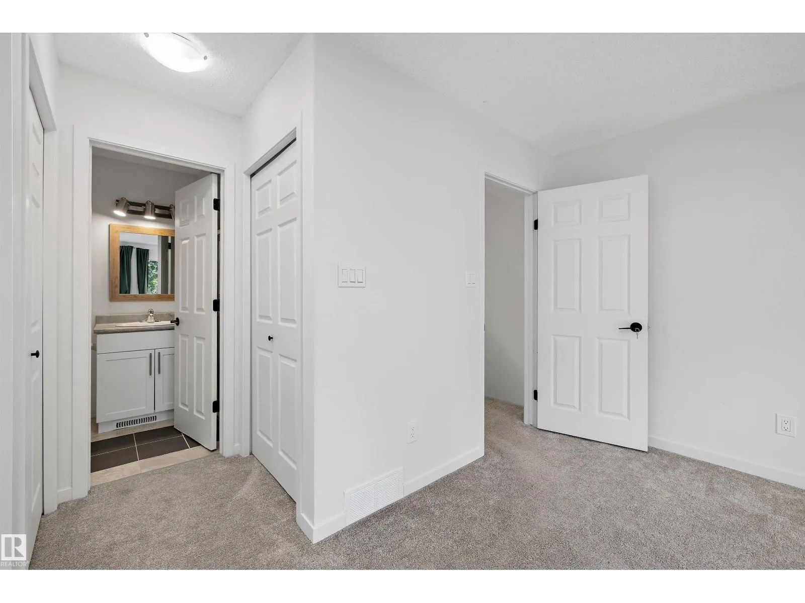 11822 47 ST NW