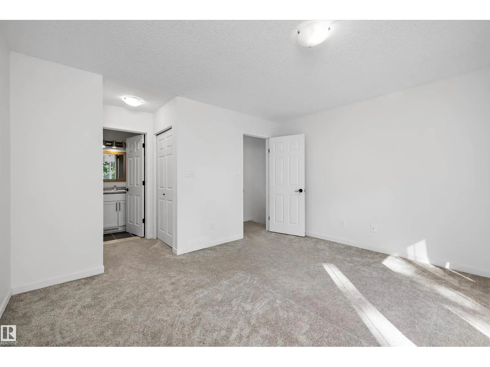 11822 47 ST NW