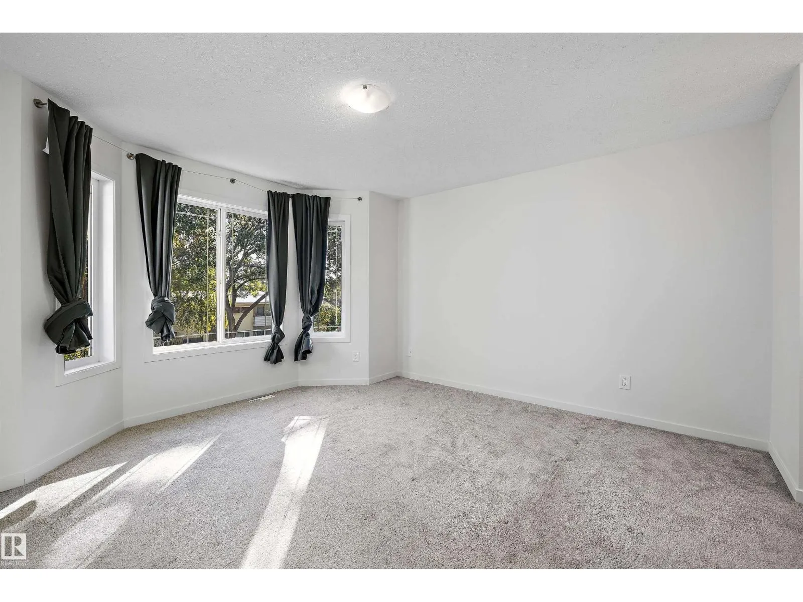 11822 47 ST NW