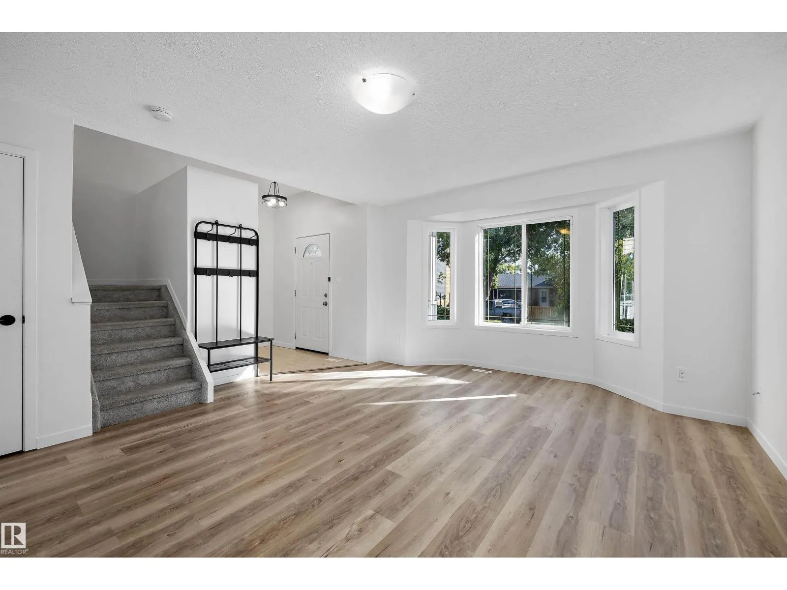 11822 47 ST NW