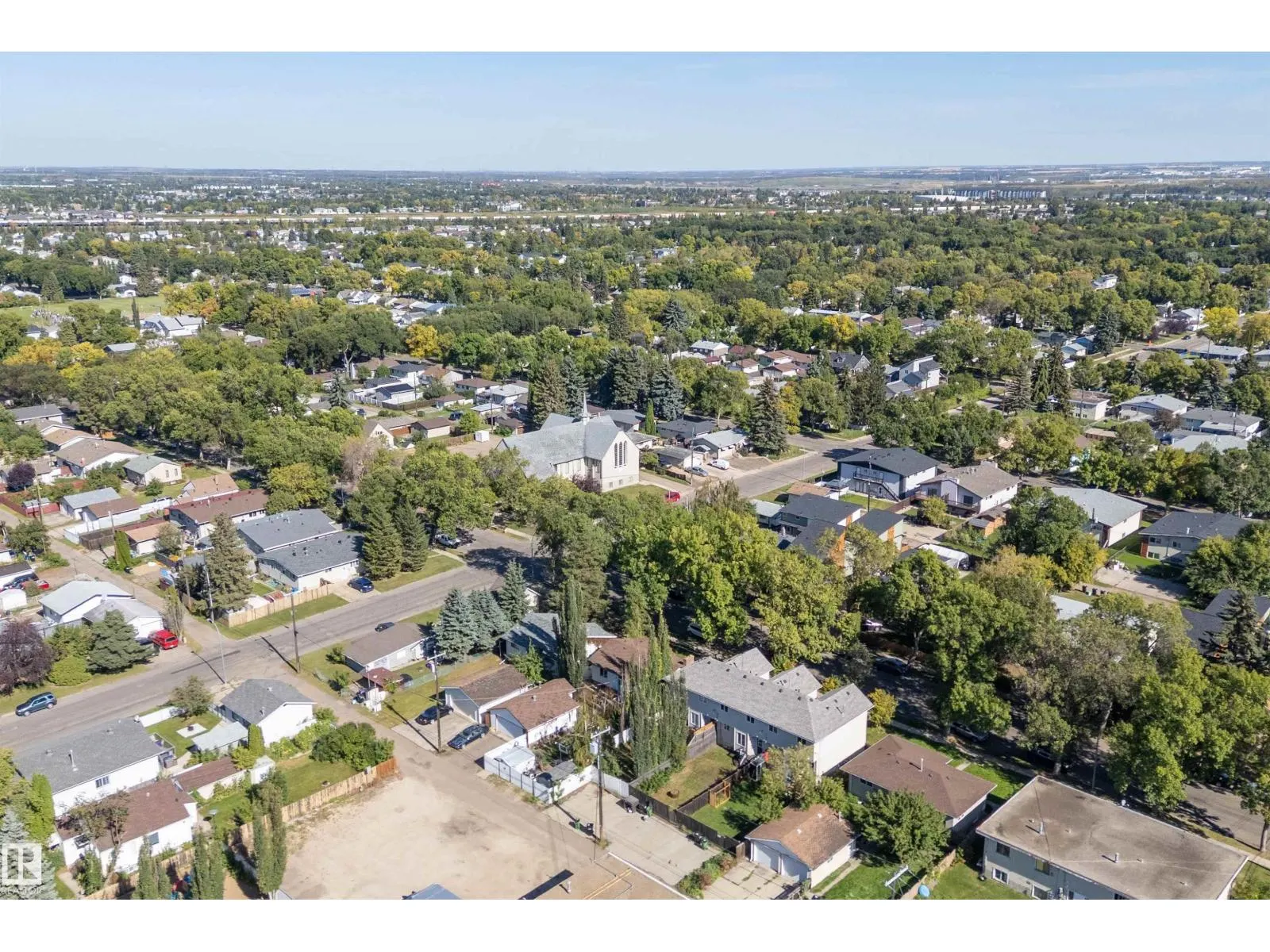 11822 47 ST NW