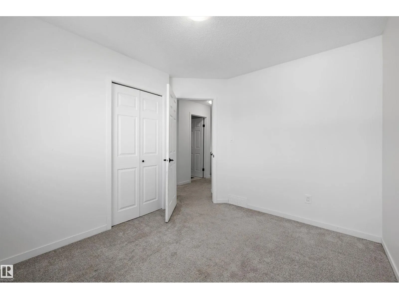 11822 47 ST NW