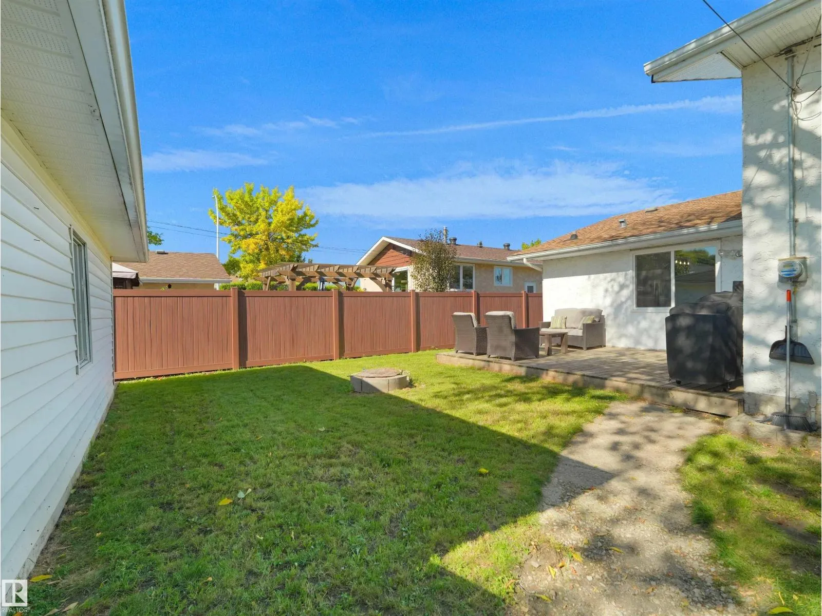 16 THOMPSON CR