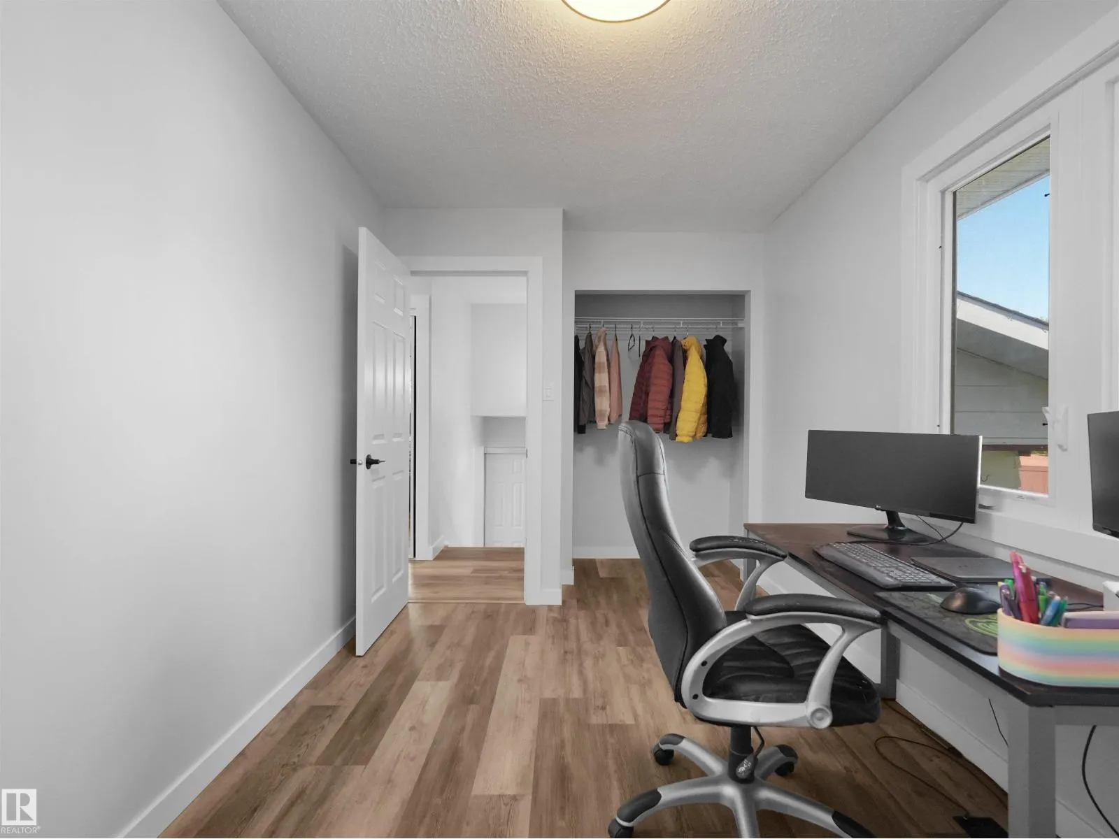 16 THOMPSON CR