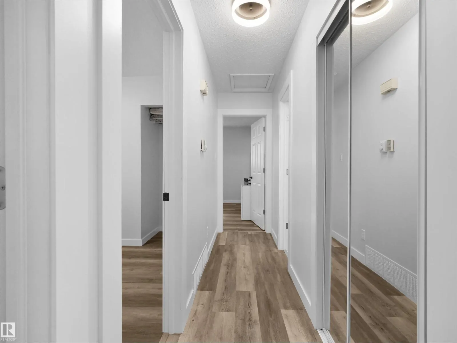 16 THOMPSON CR