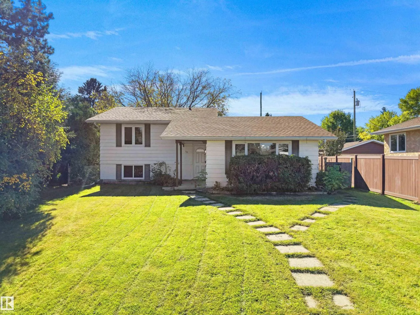 16 THOMPSON CR