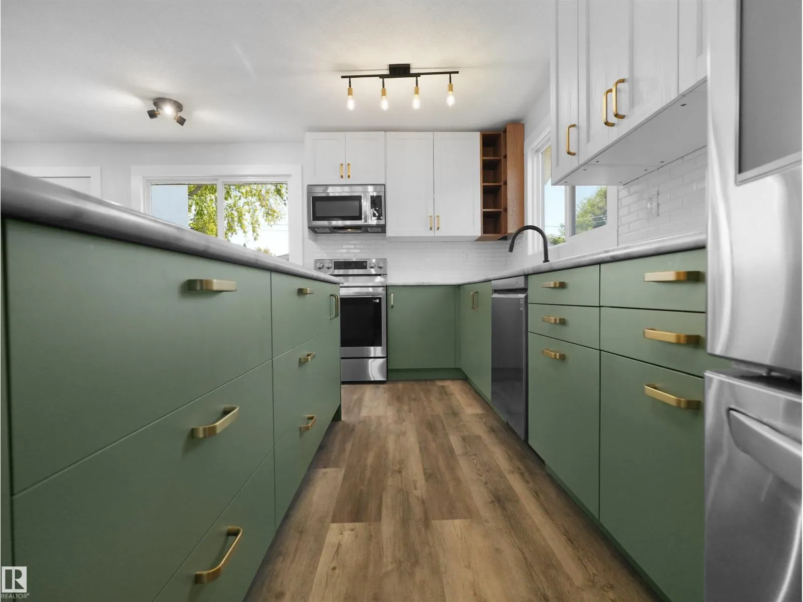 16 THOMPSON CR
