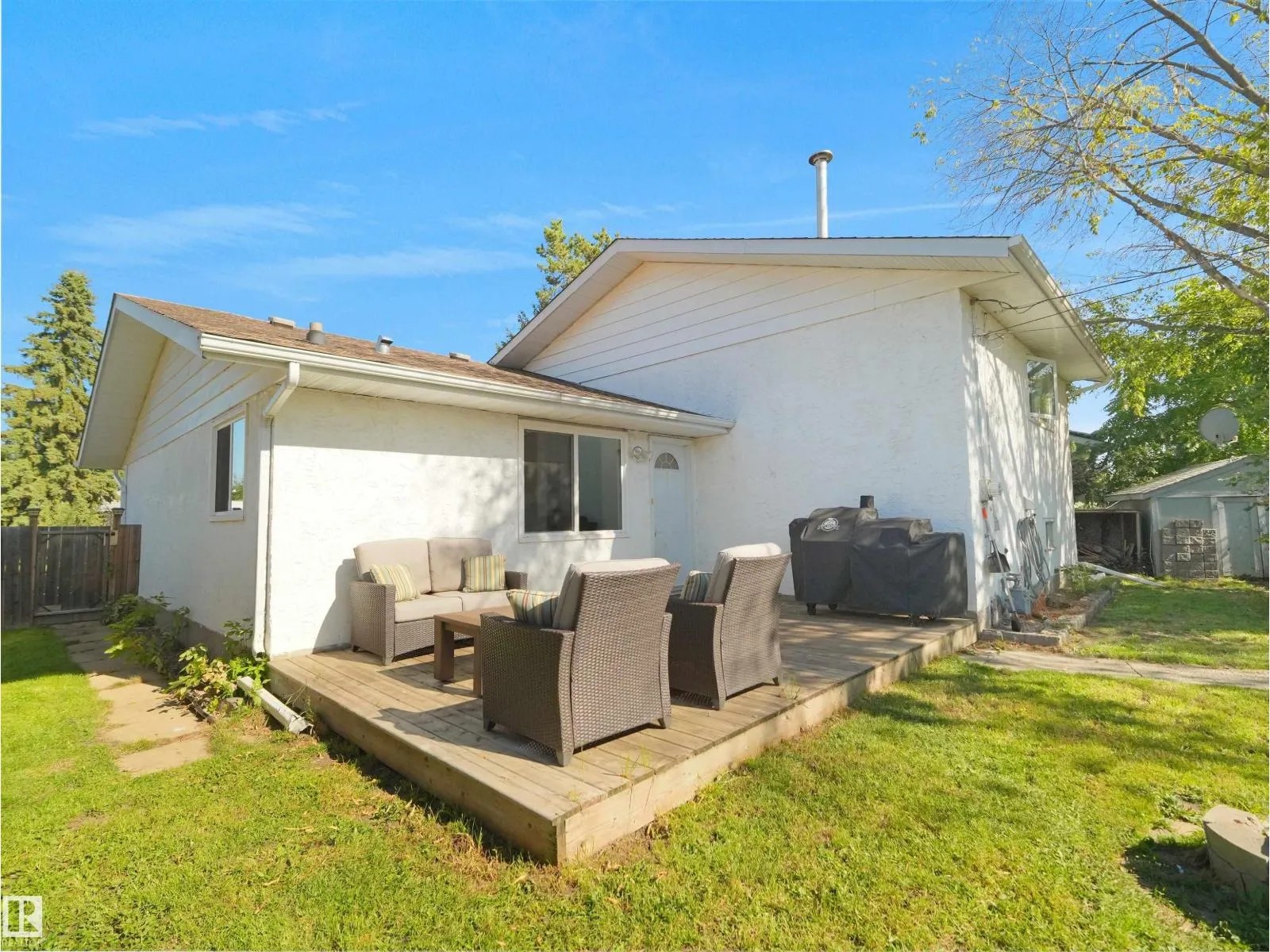 16 THOMPSON CR