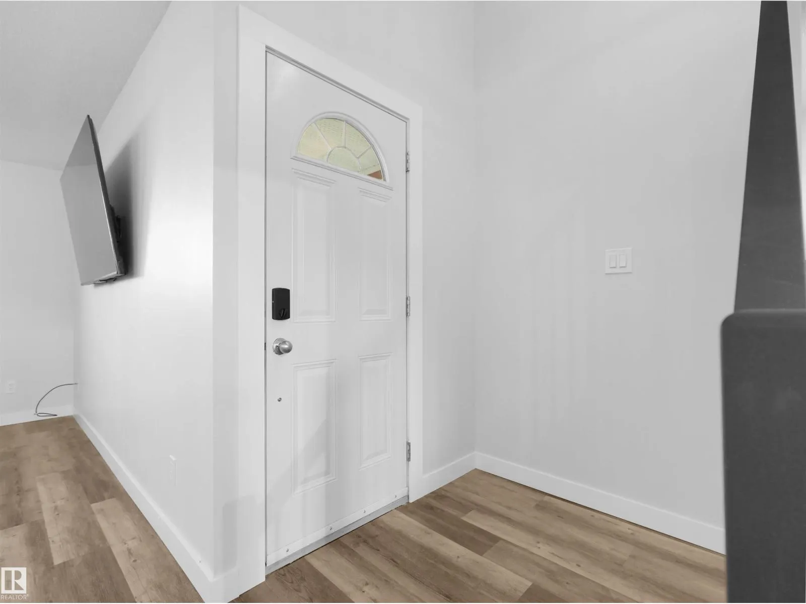 16 THOMPSON CR