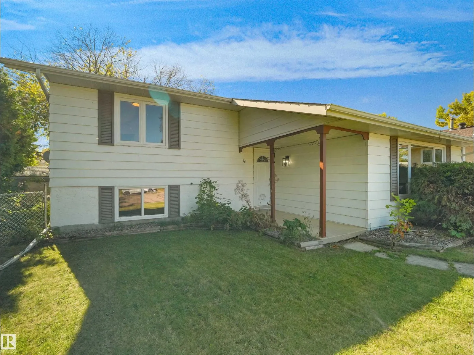 16 THOMPSON CR