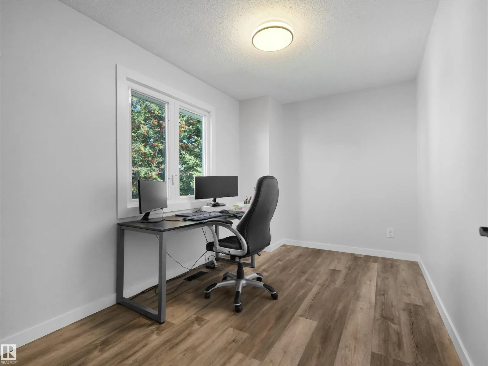 16 THOMPSON CR