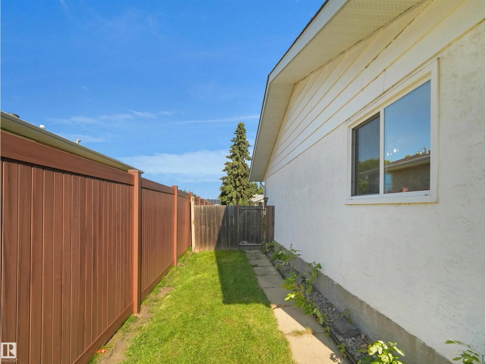 16 THOMPSON CR