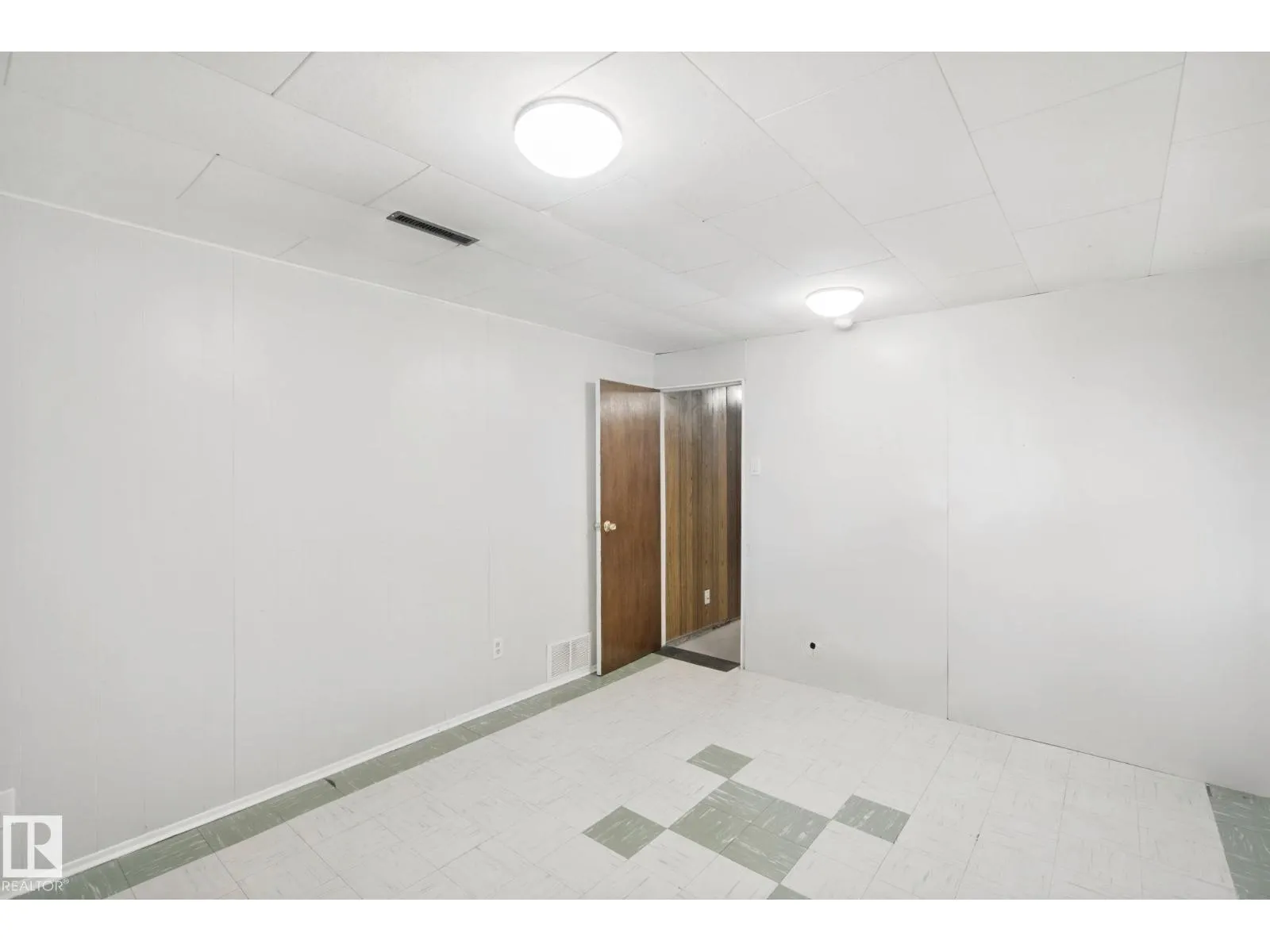 12126 57 ST NW