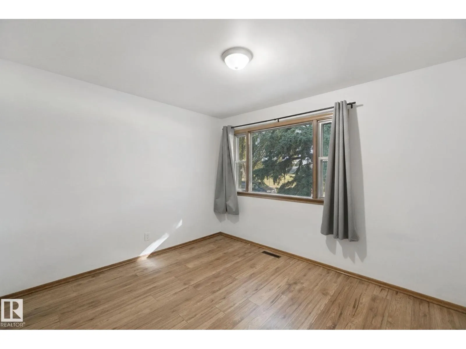 12126 57 ST NW