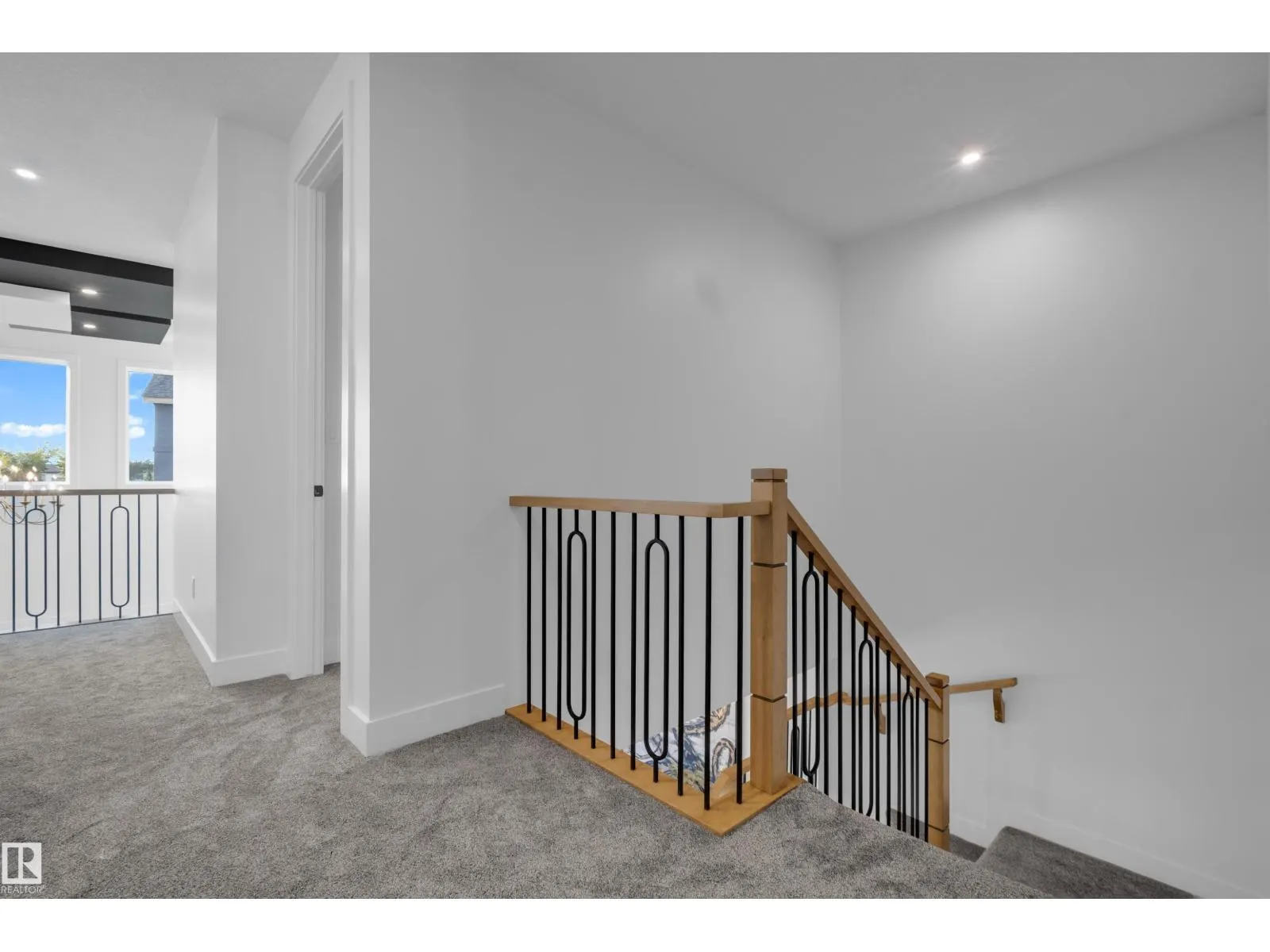 18 Sorel AV